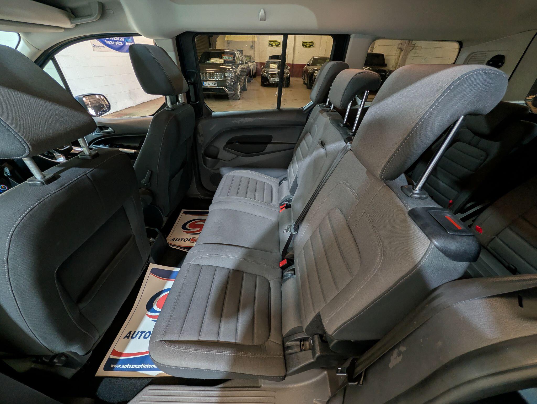 Ford Grand Tourneo Connect view 83