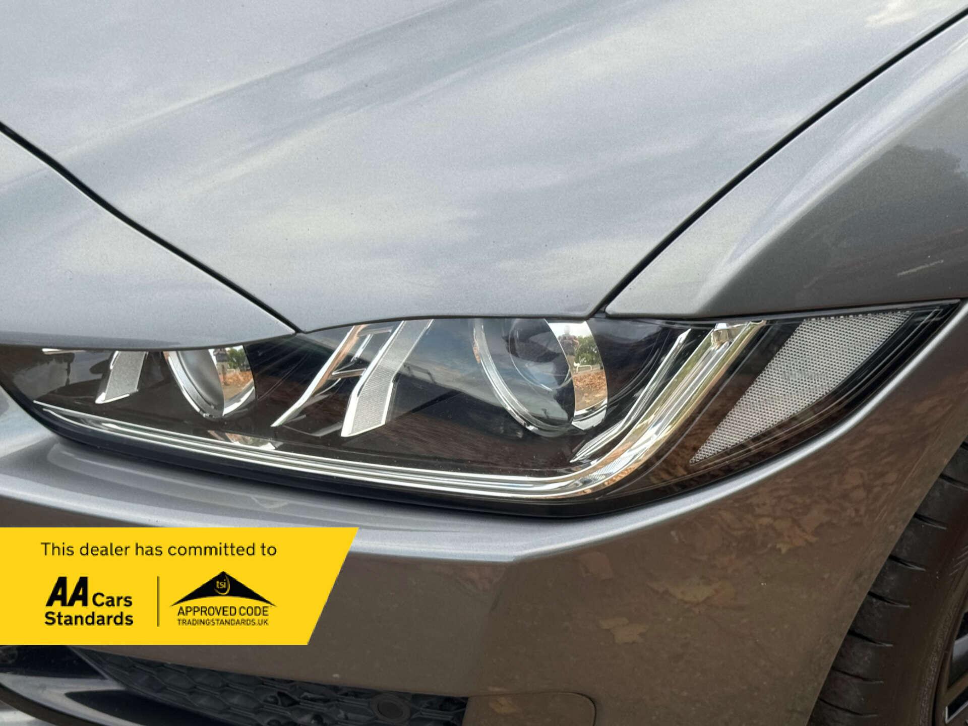 Jaguar Xe view 13