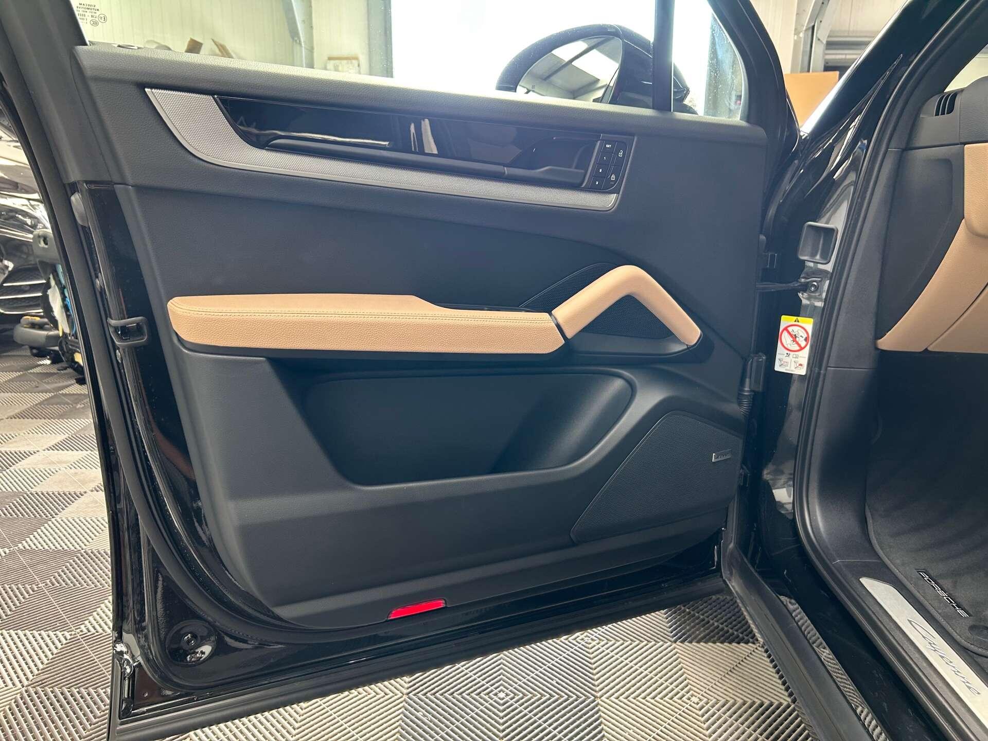 Porsche Cayenne view 44