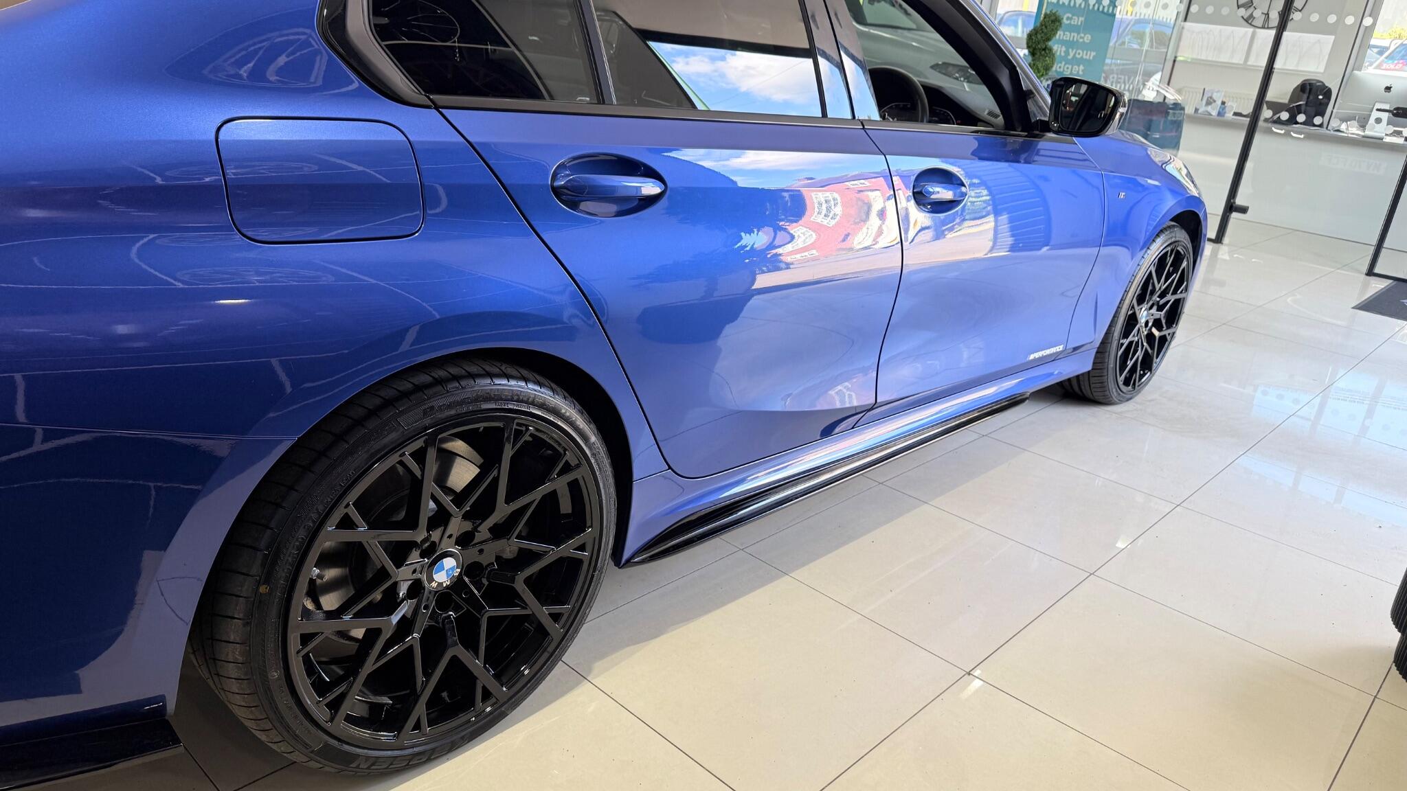 BMW 3 Series view 22