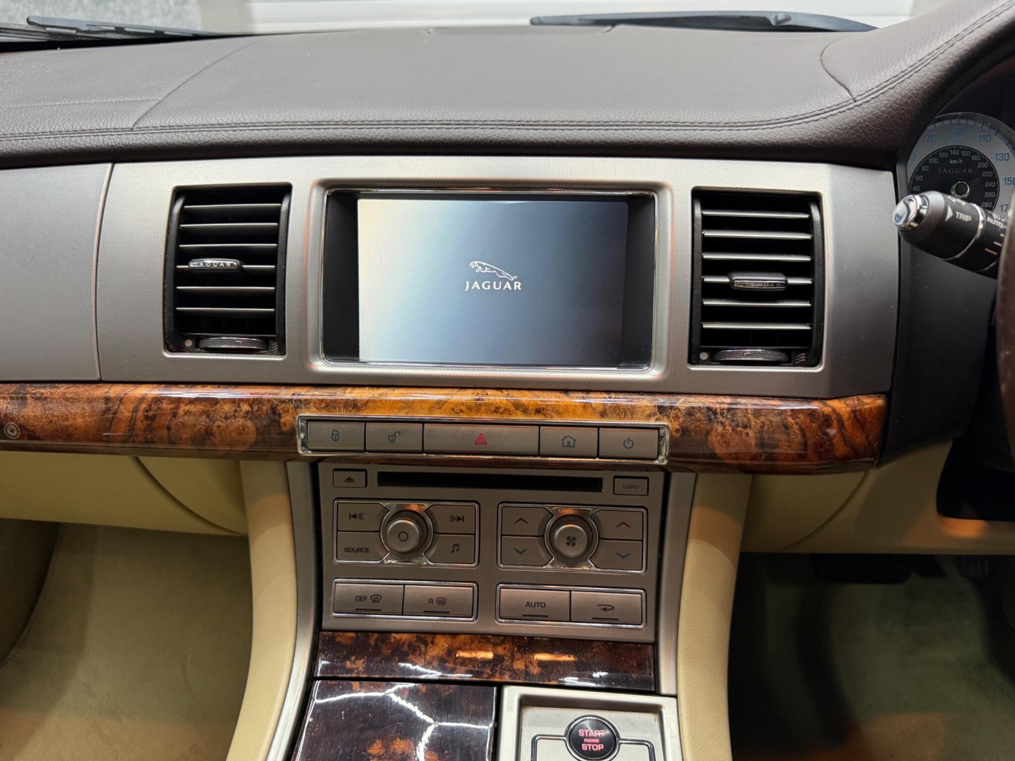 Jaguar XF view 11