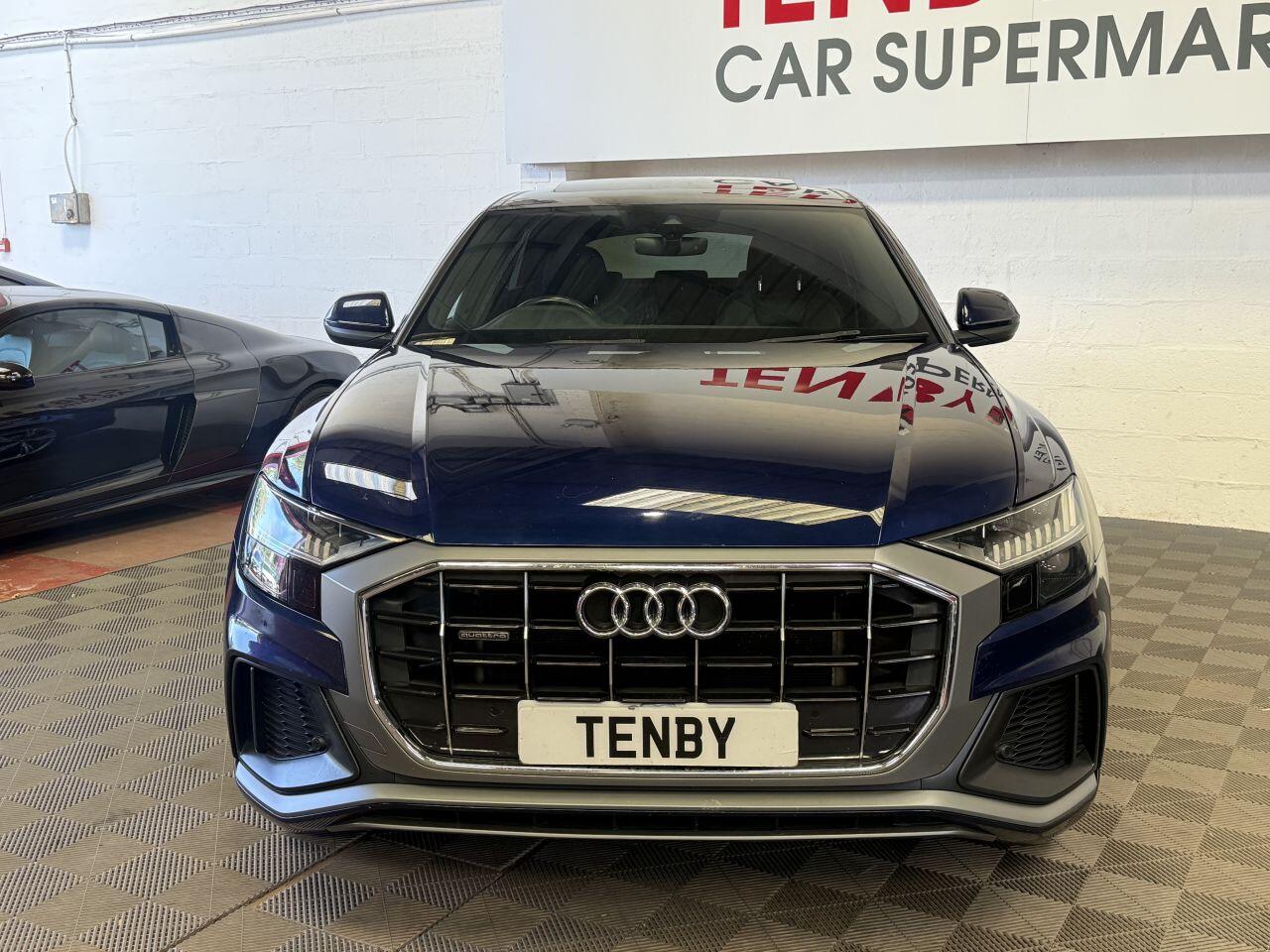 Audi Q8 view 3