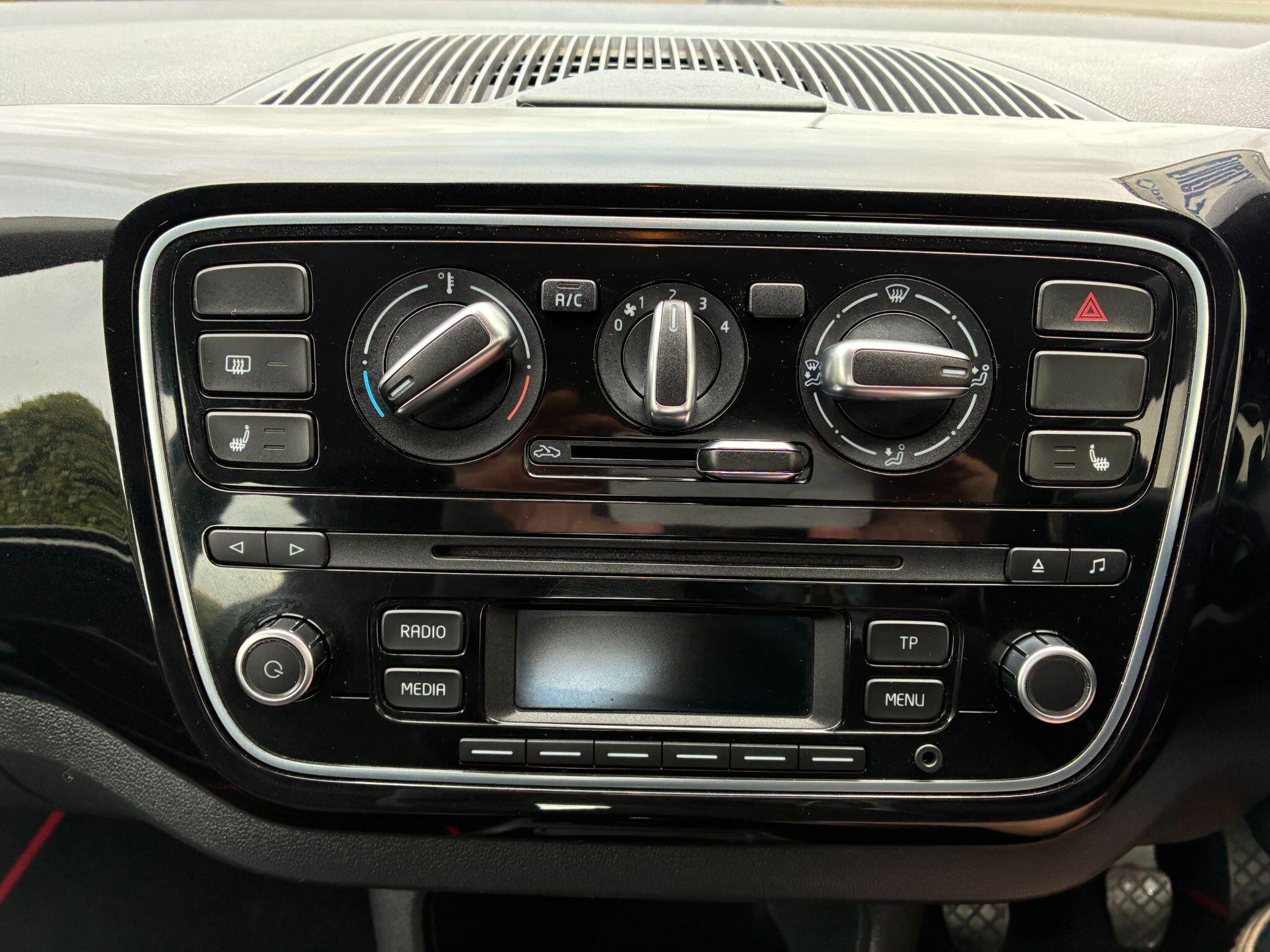 Volkswagen Up! view 12