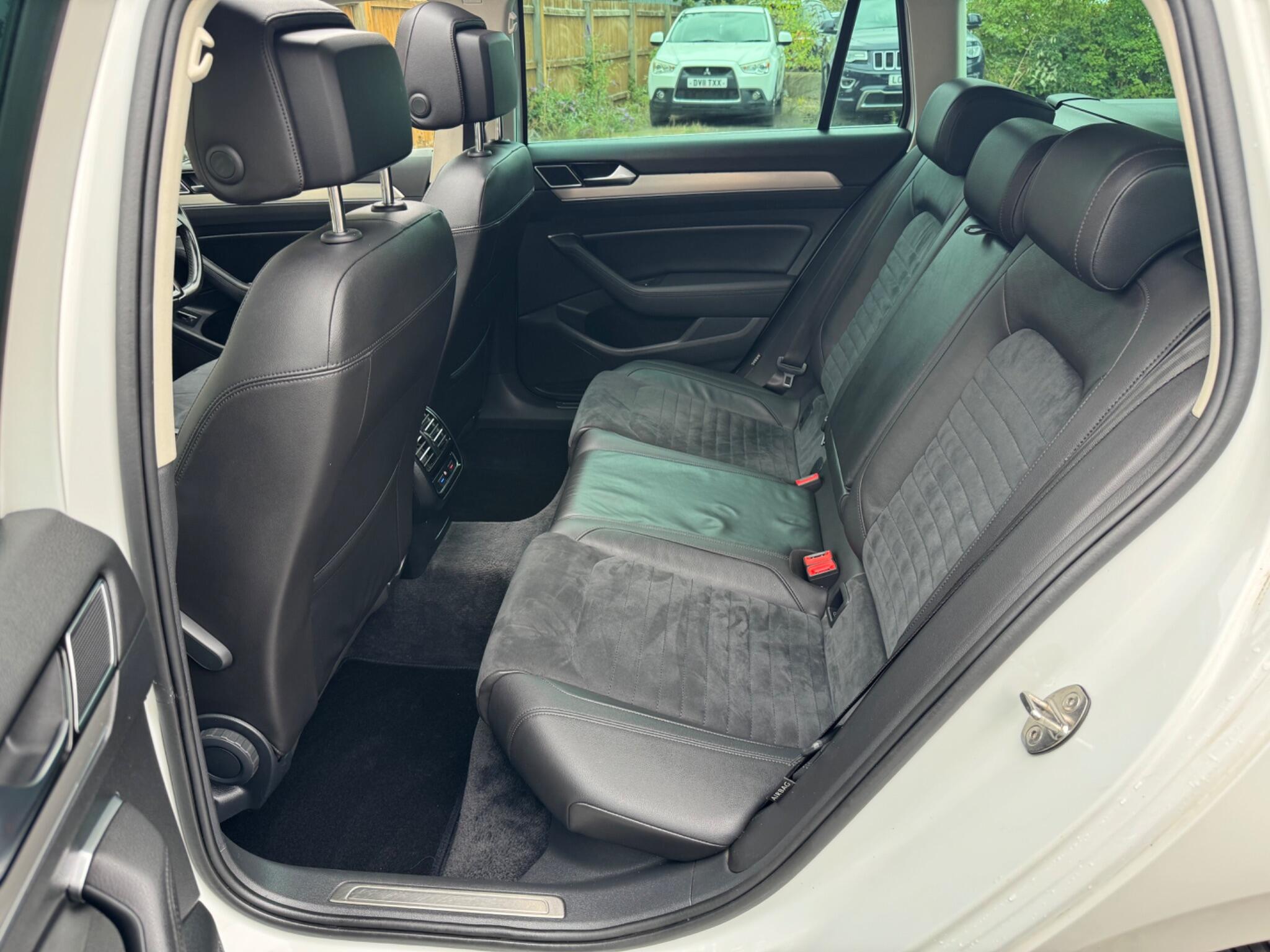 Volkswagen Passat view 26