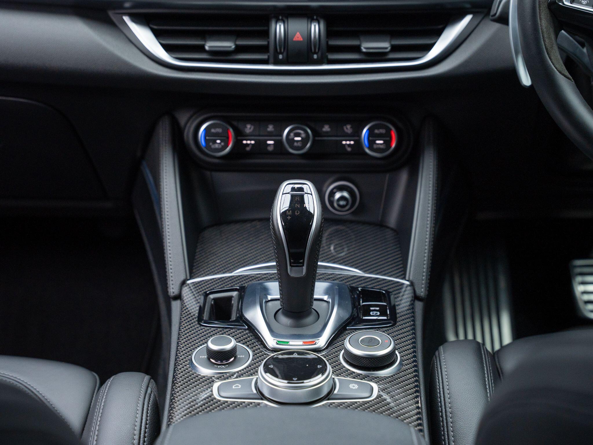 Alfa Romeo Stelvio view 51