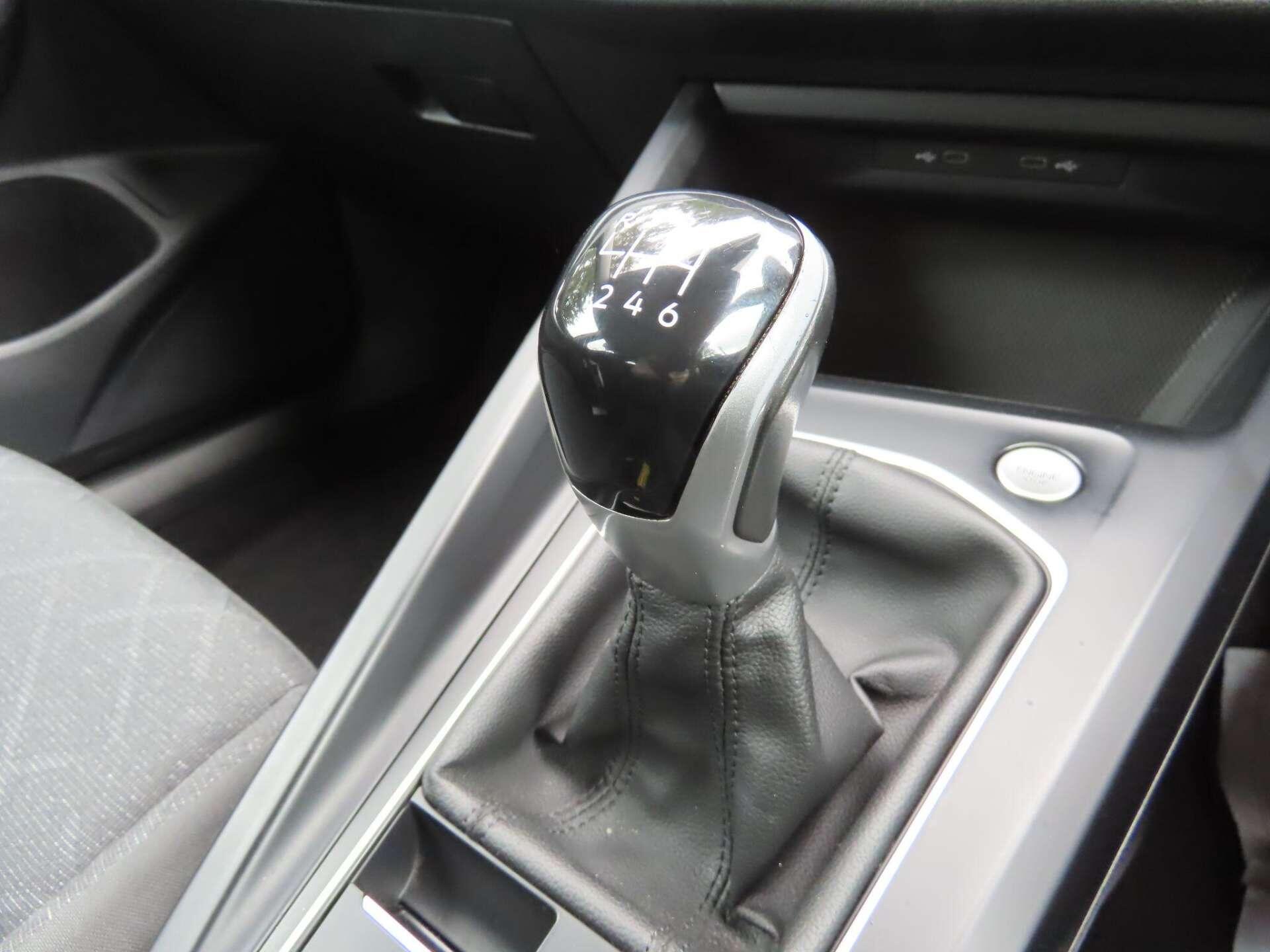 Volkswagen Golf view 12