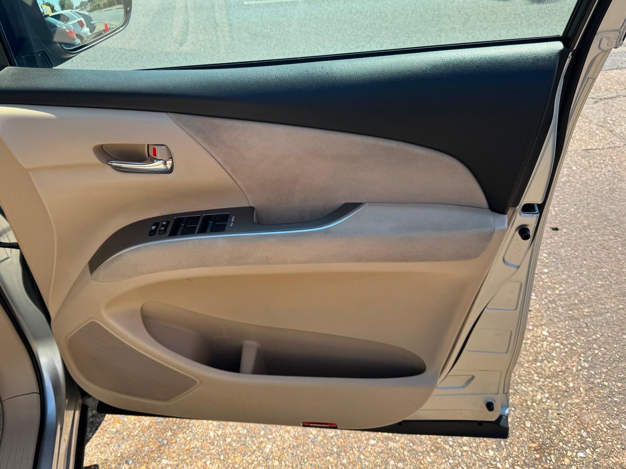 Toyota Estima view 31