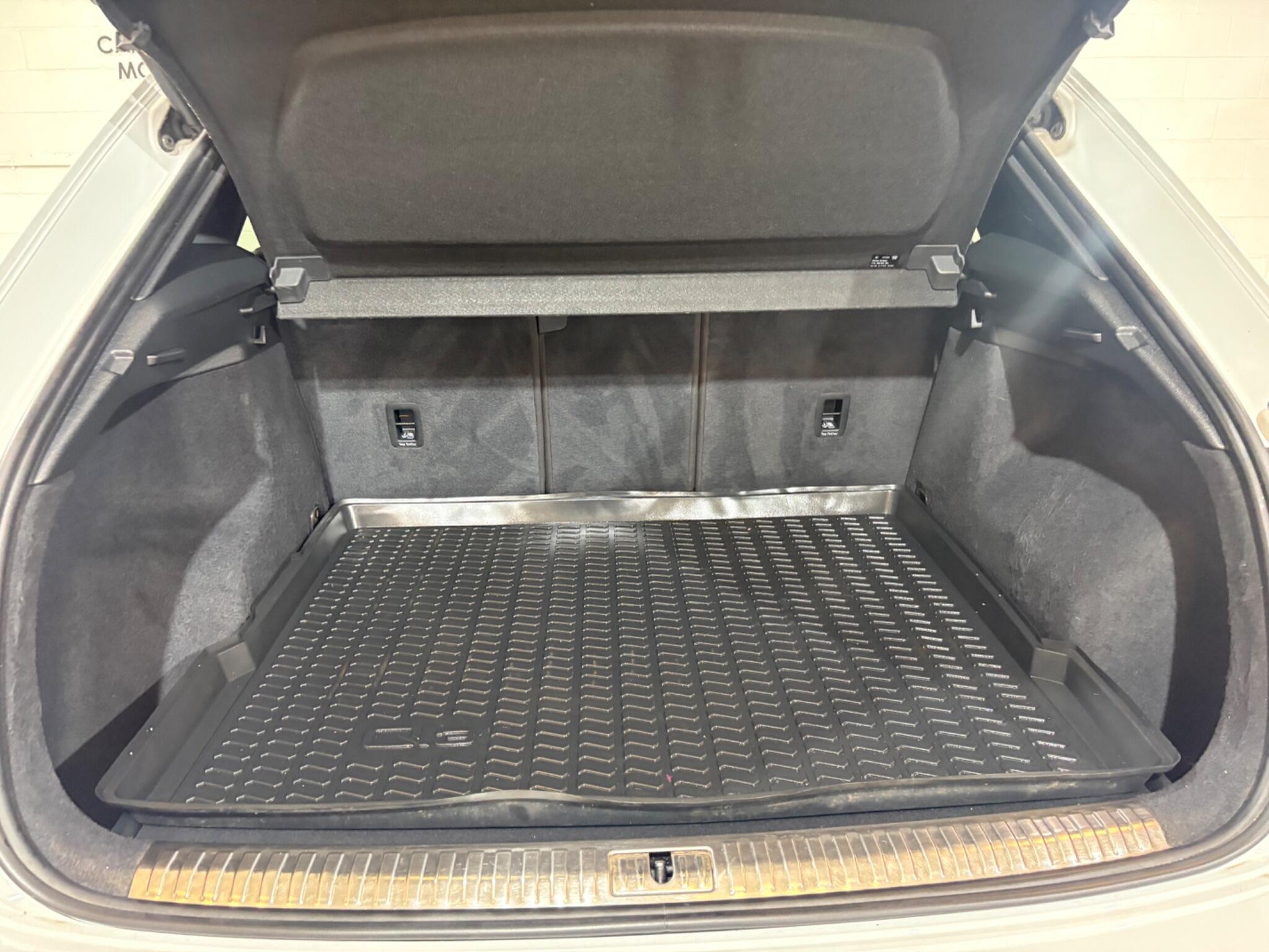 Audi Q3 view 57