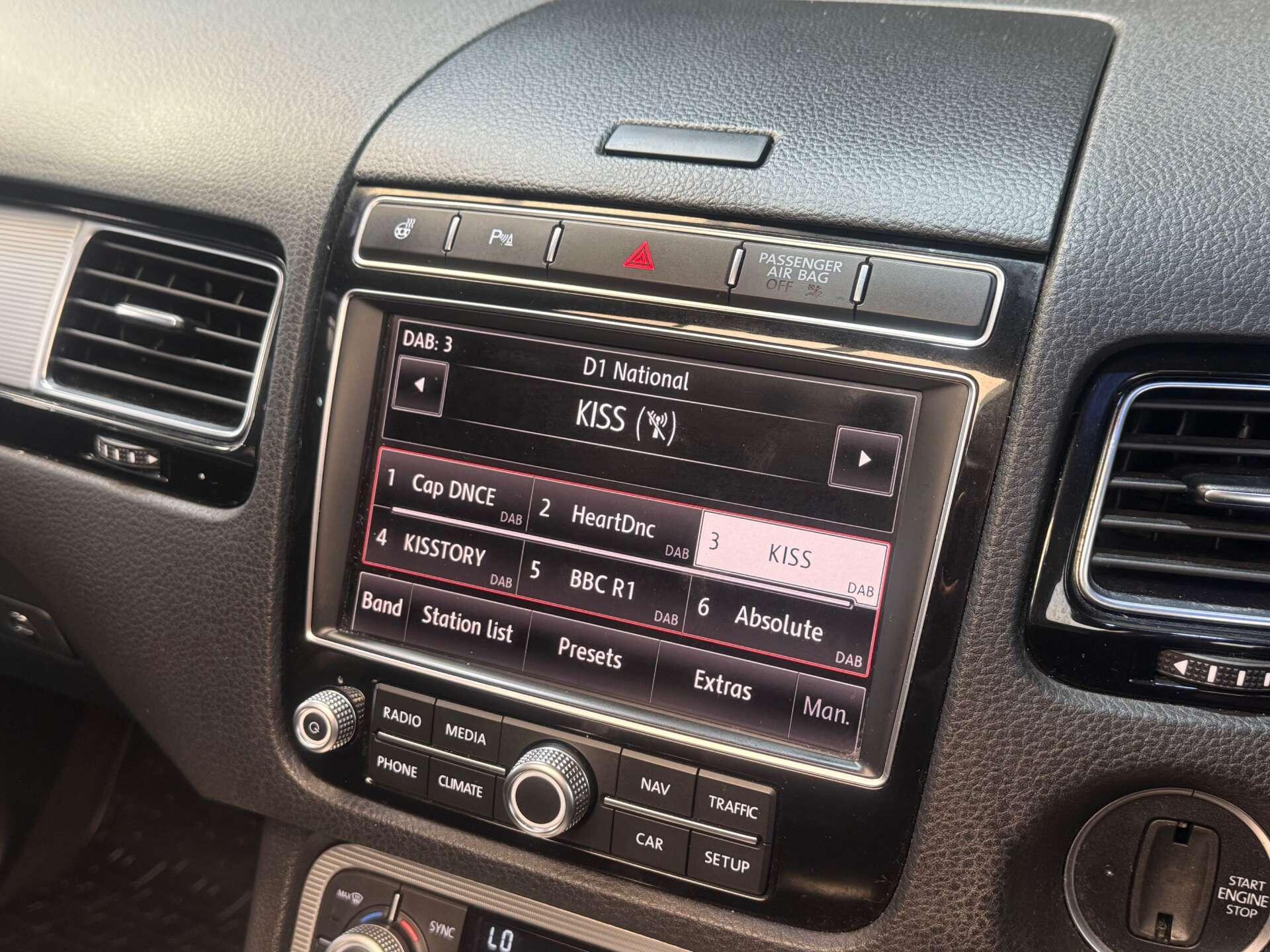 Volkswagen Touareg view 45