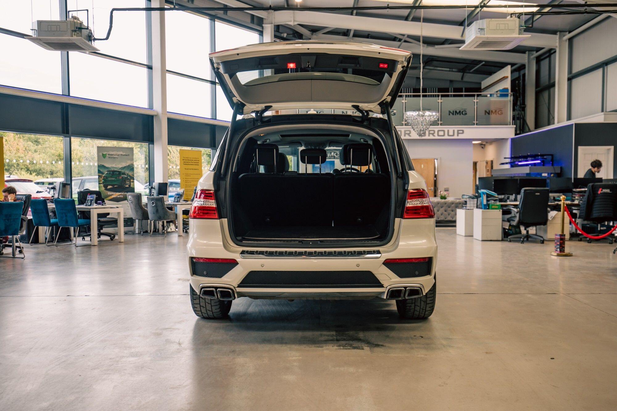 Mercedes-Benz M-Class view 36