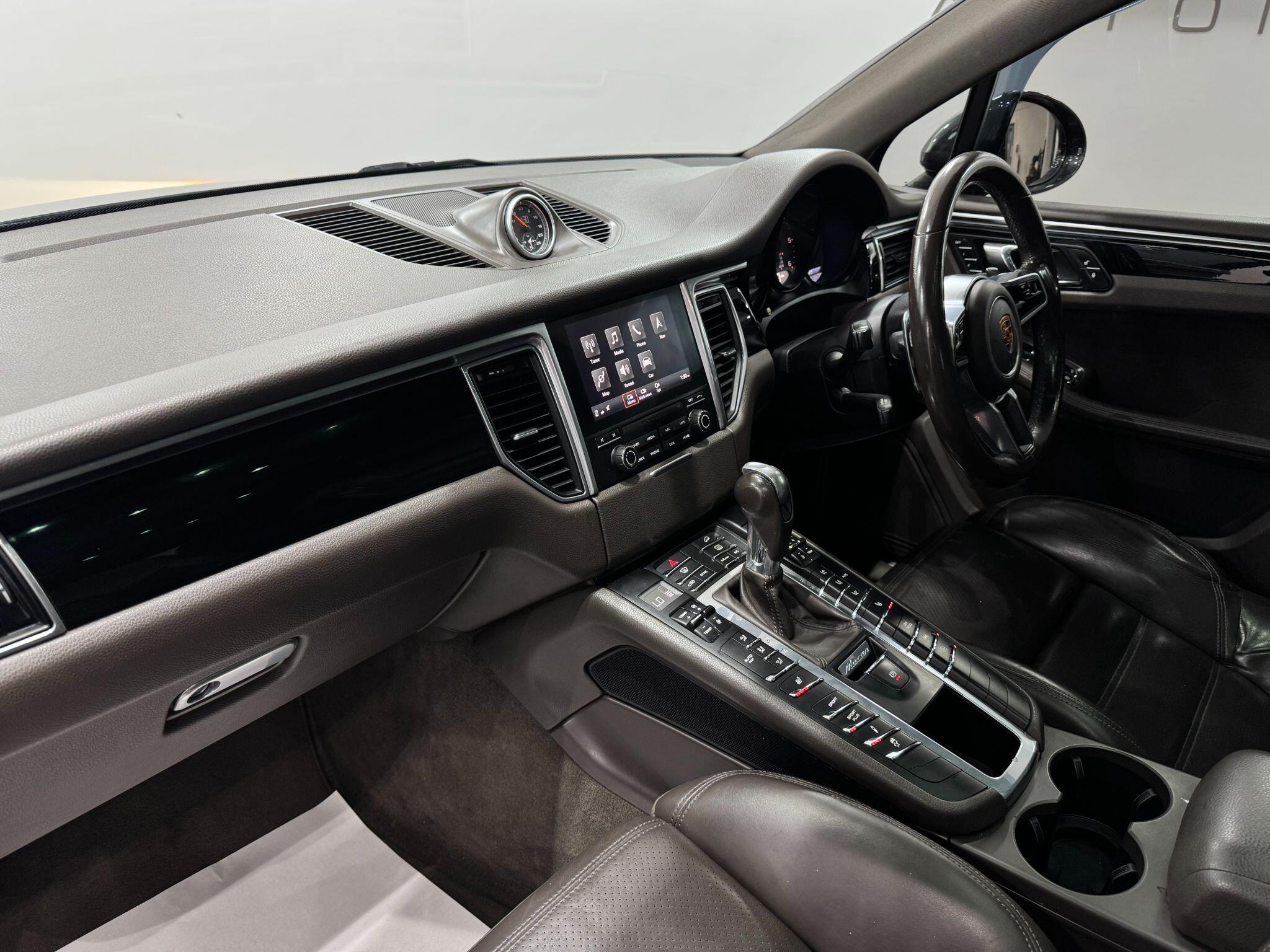 Porsche Macan view 56
