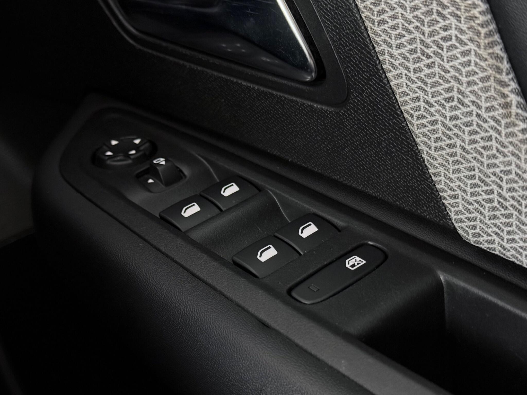 Citroen C4 view 13