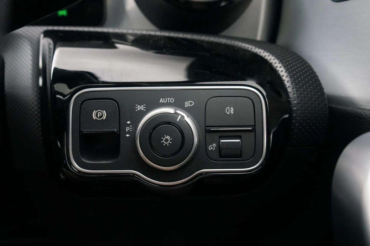 Mercedes-Benz Cla view 38