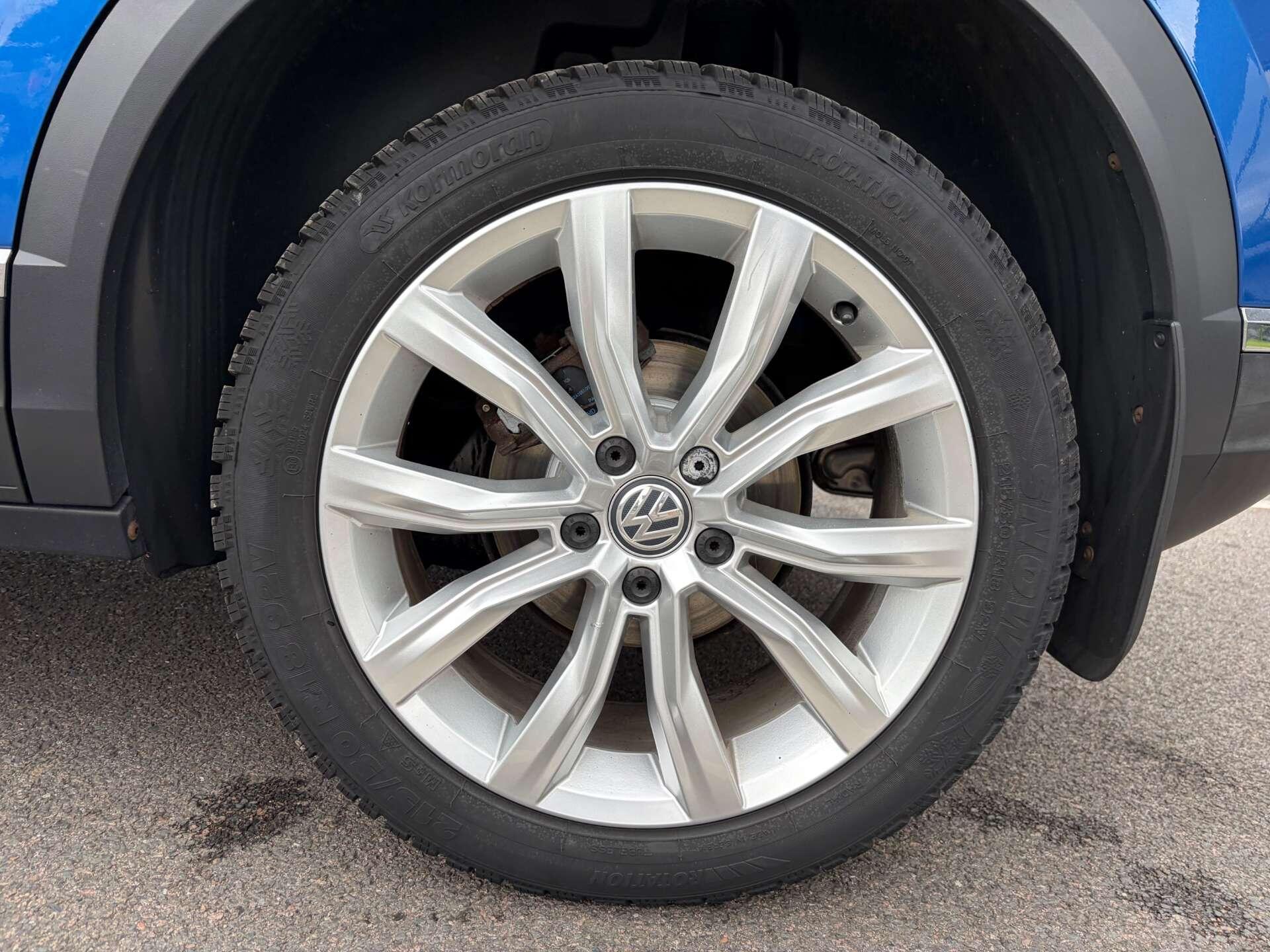Volkswagen T-Roc view 11