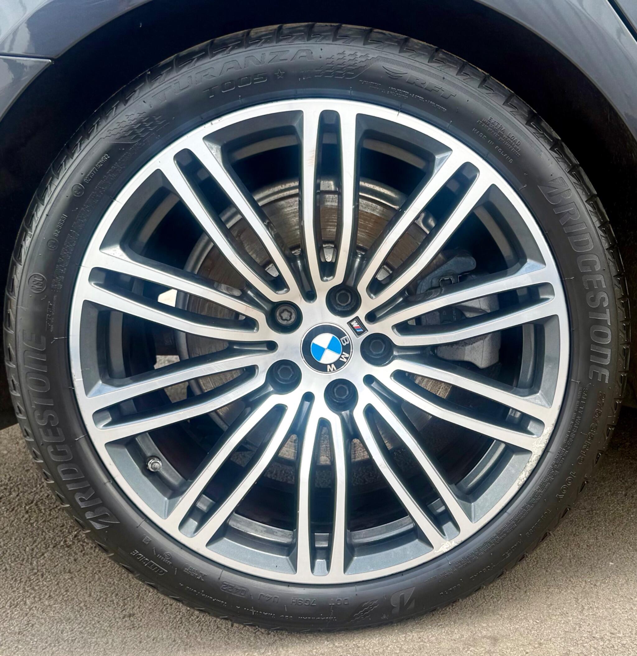 BMW 5 Series view 20