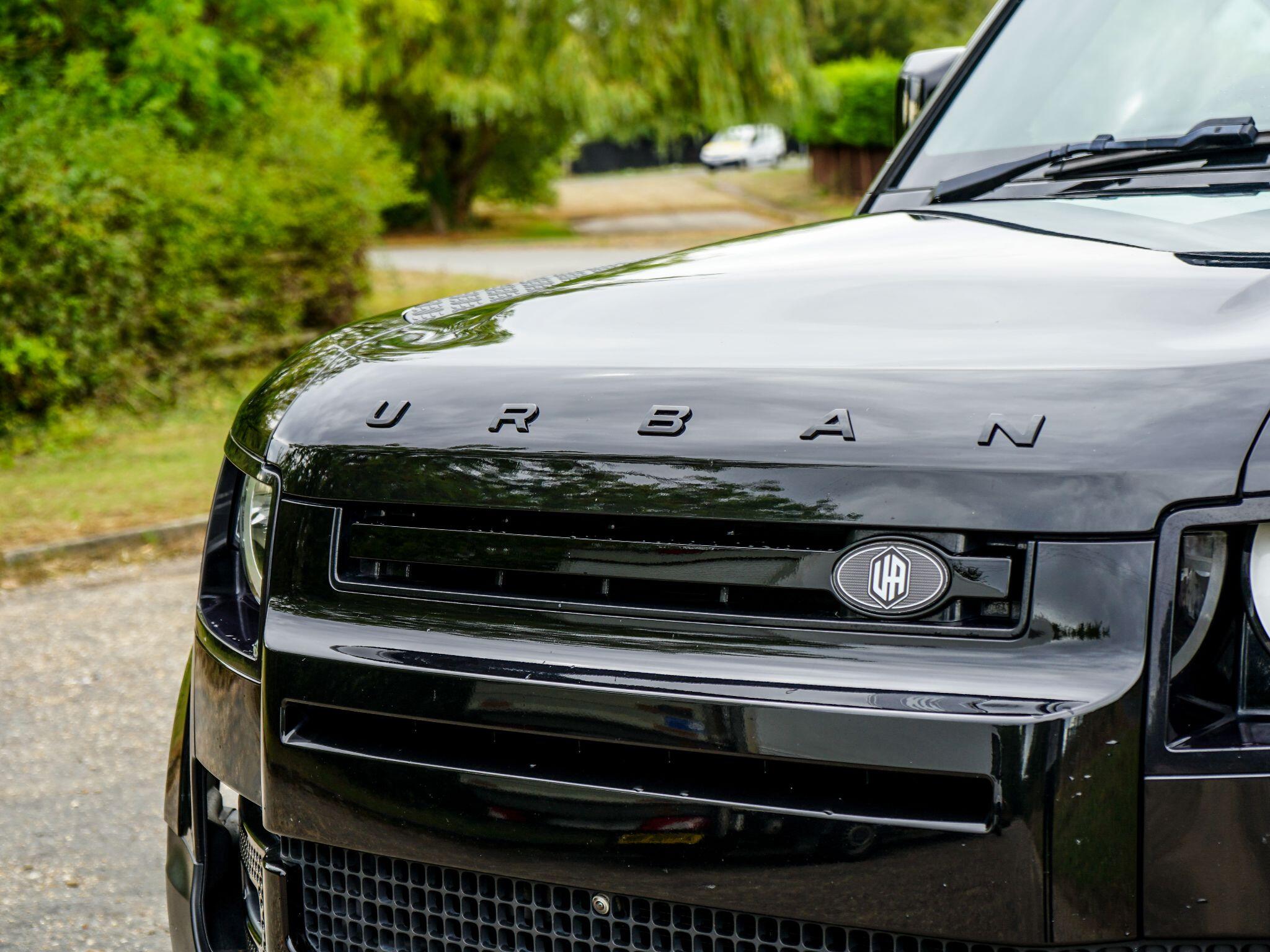 Land Rover Defender 90 view 9