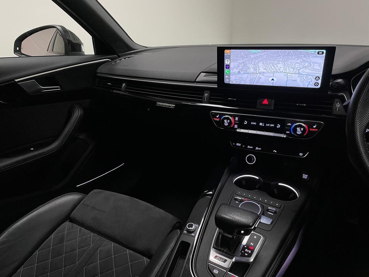 Audi RS4 view 23