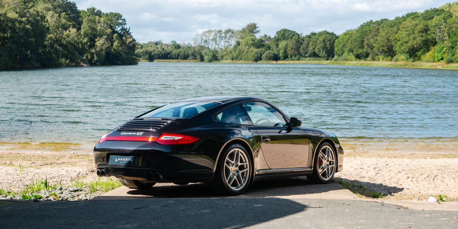 Porsche 911 view 6