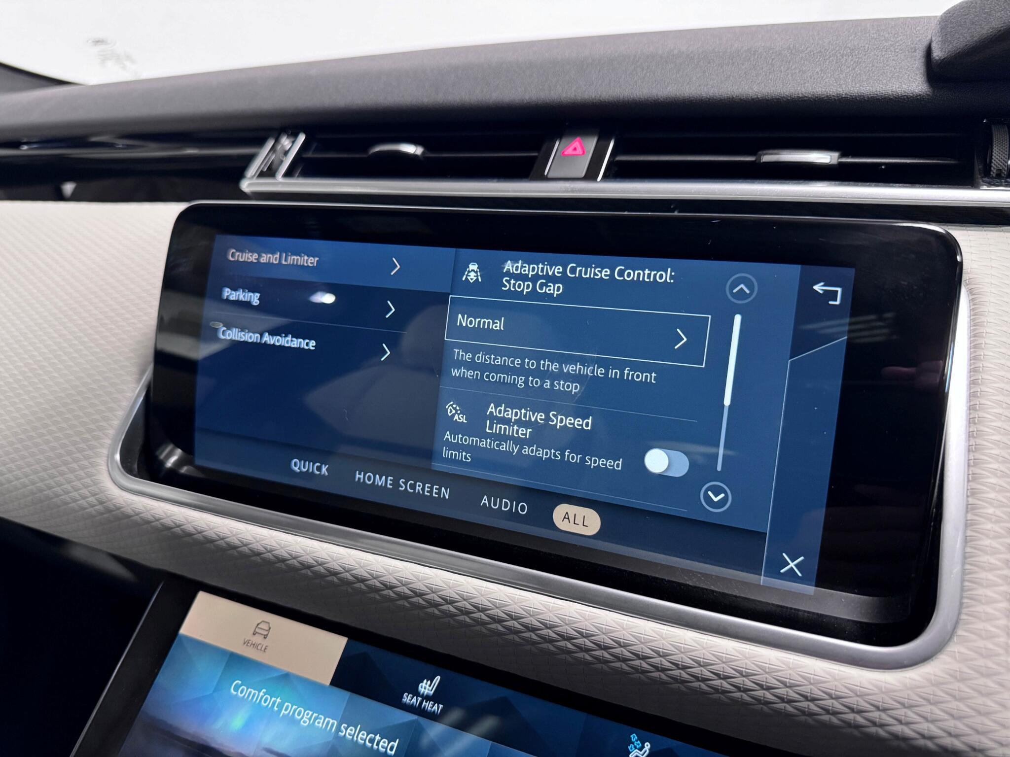 Land Rover Range Rover Velar view 56