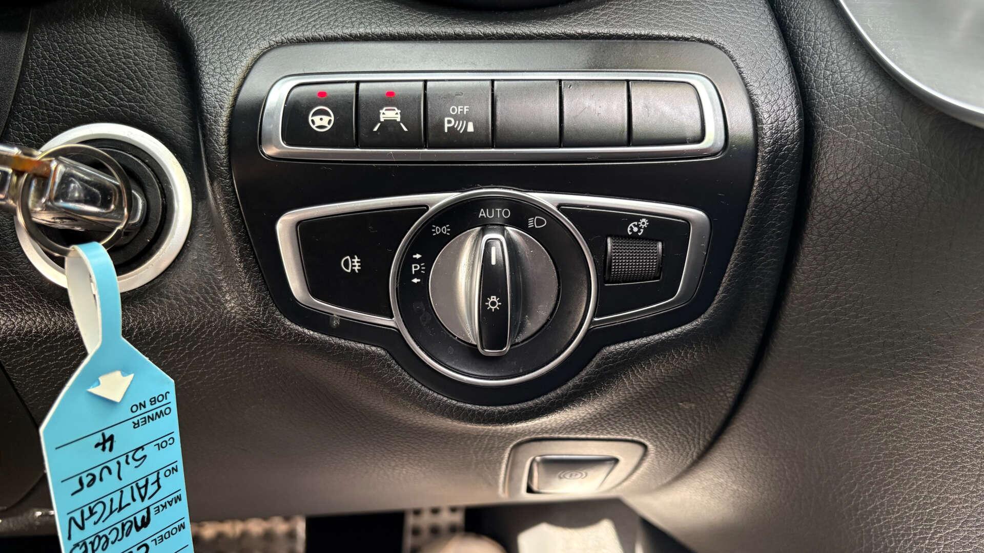 Mercedes-Benz C-Class view 21