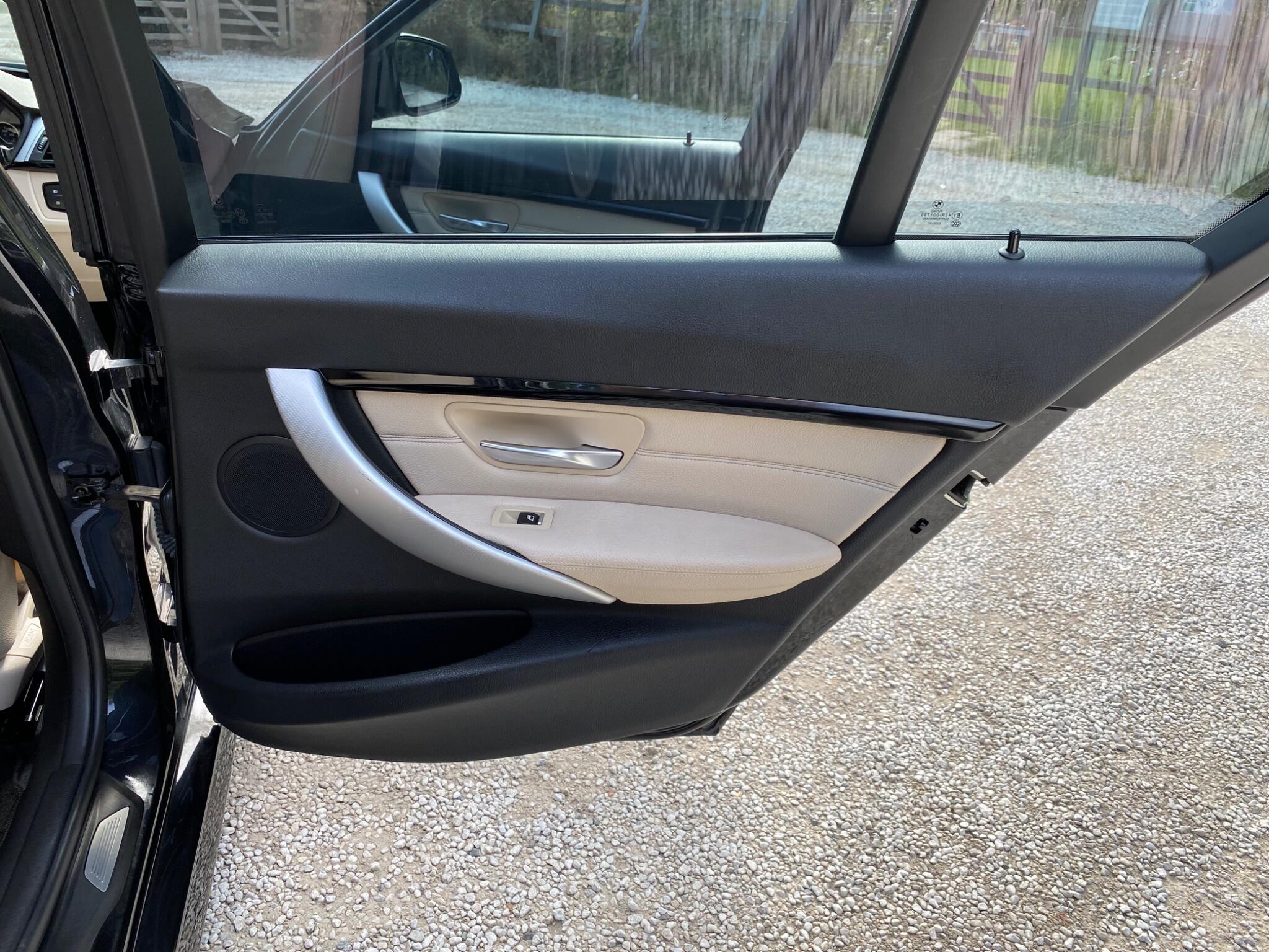 BMW 3 Series view 28