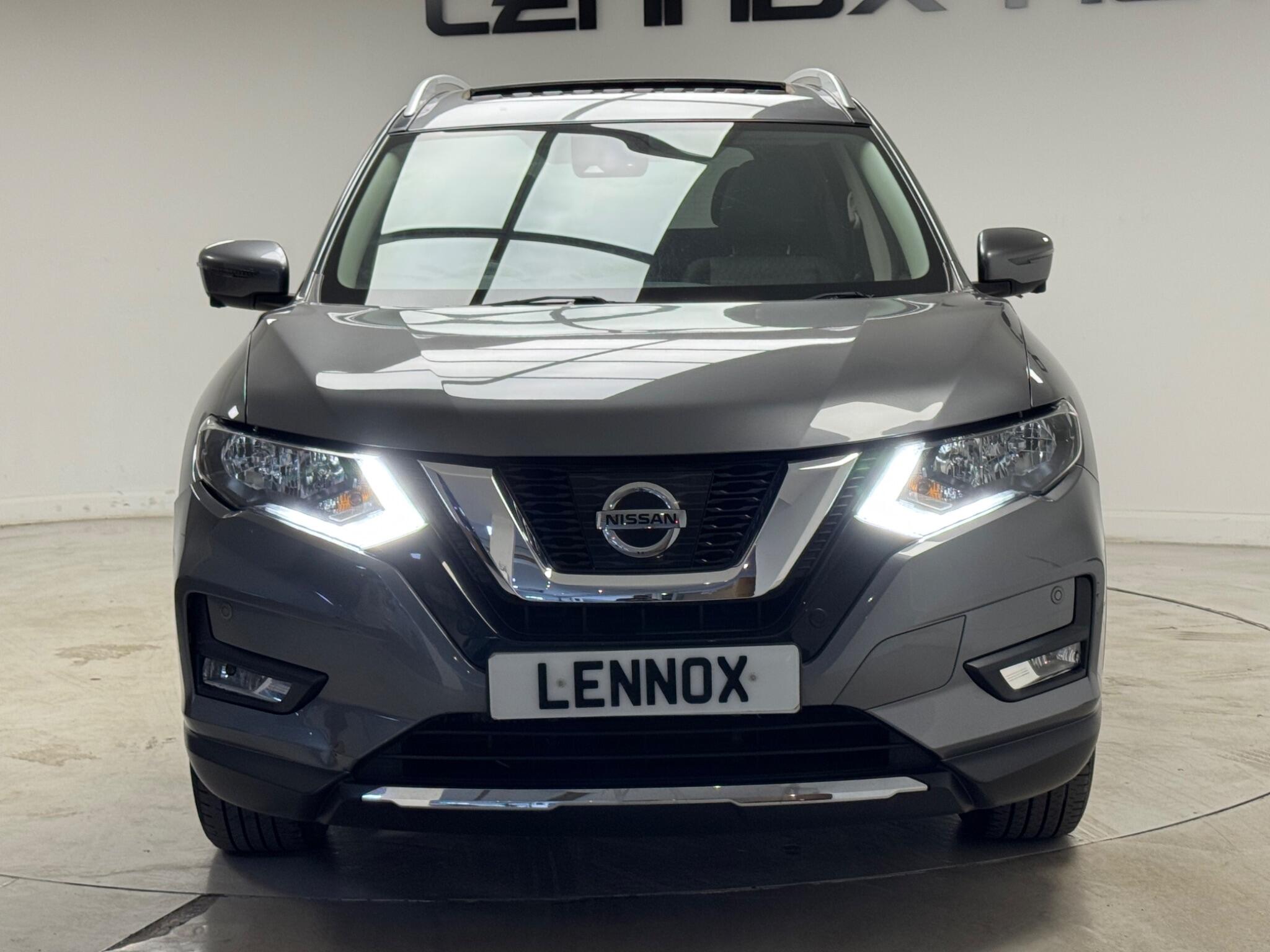 Nissan X-Trail view 2