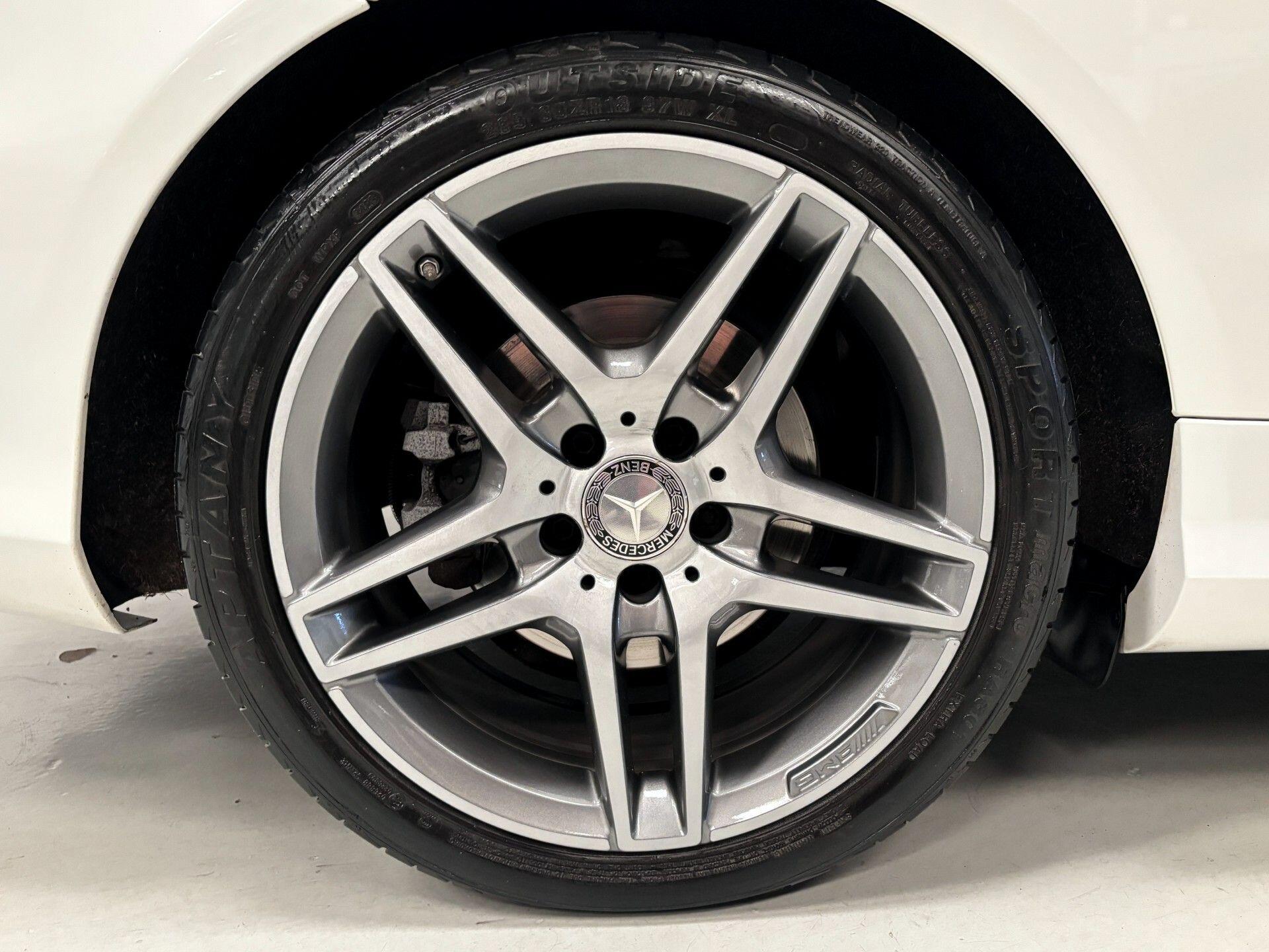 Mercedes-Benz E Class view 34