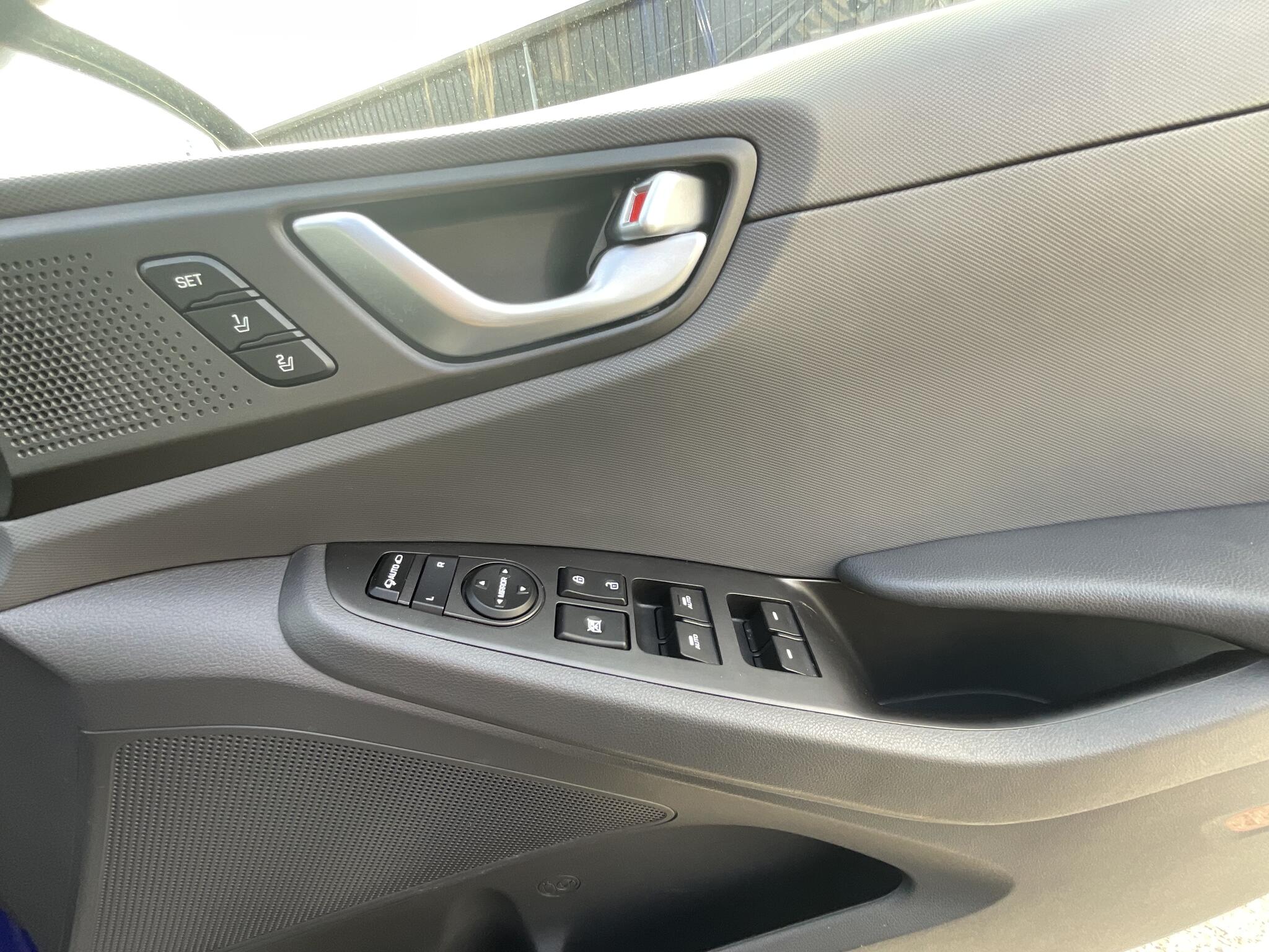 Hyundai Ioniq view 27
