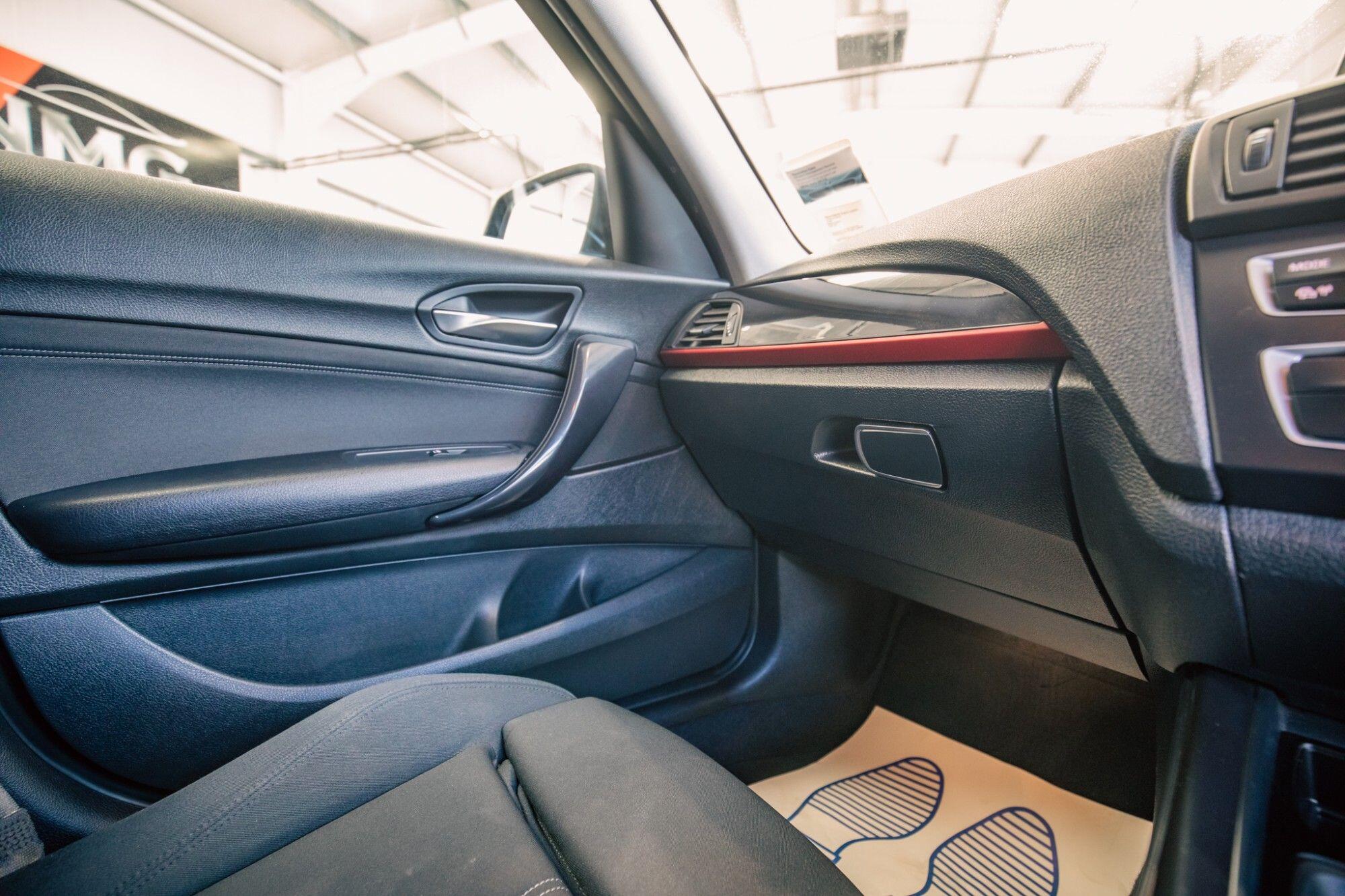 BMW 1 Series view 23