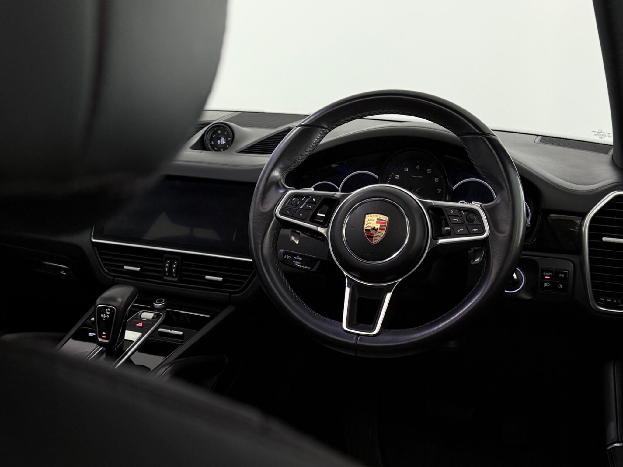 Porsche Cayenne view 24