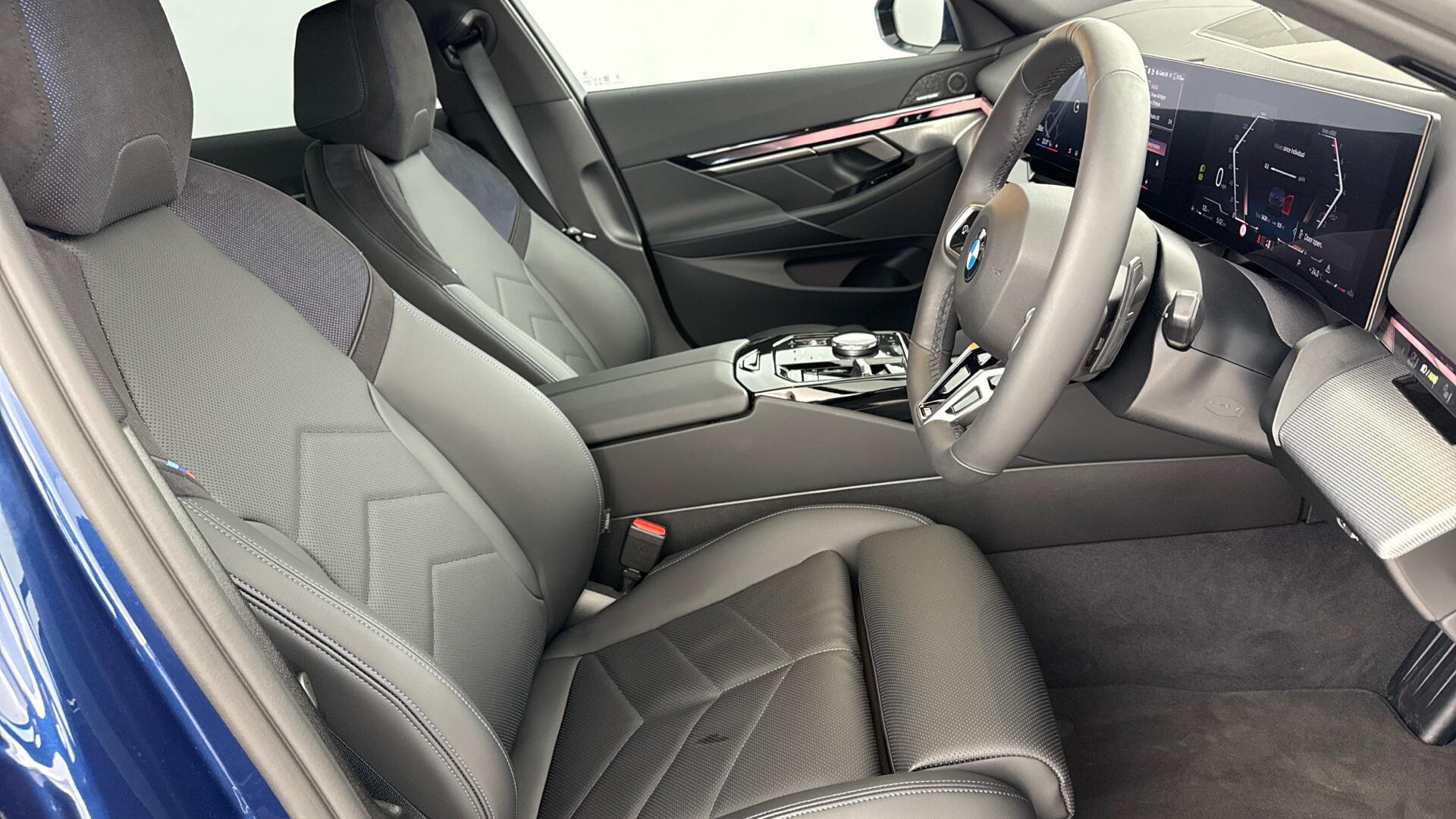 BMW 5 Series view 11