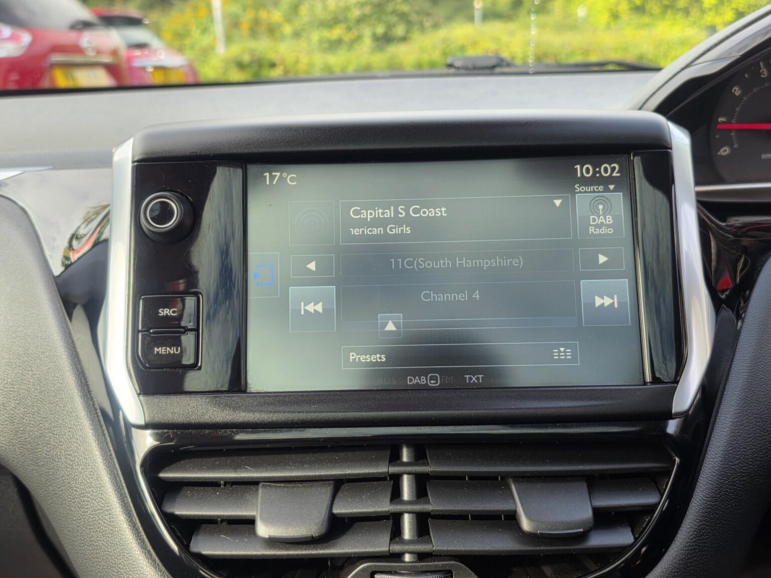 Peugeot 208 view 13