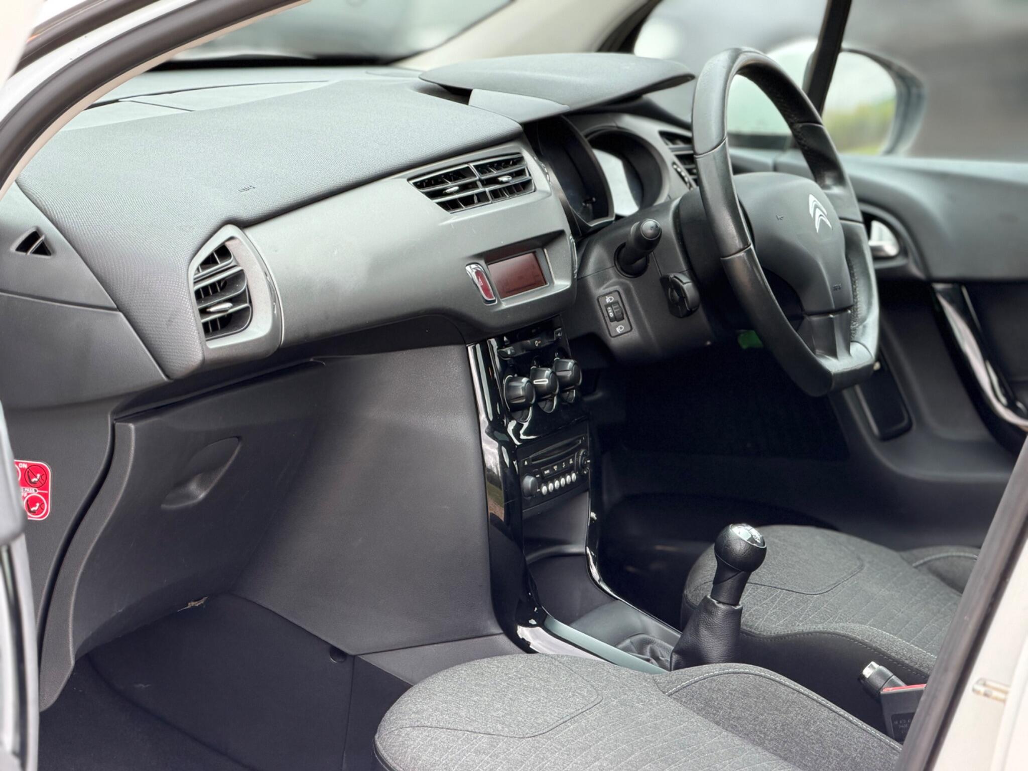 2015 Citroen C3 1.2 PureTech Selection Euro 6 5dr image 15