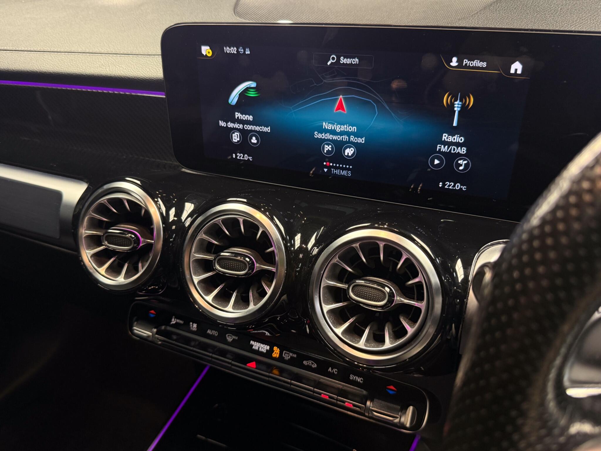 Mercedes-Benz GLB view 35