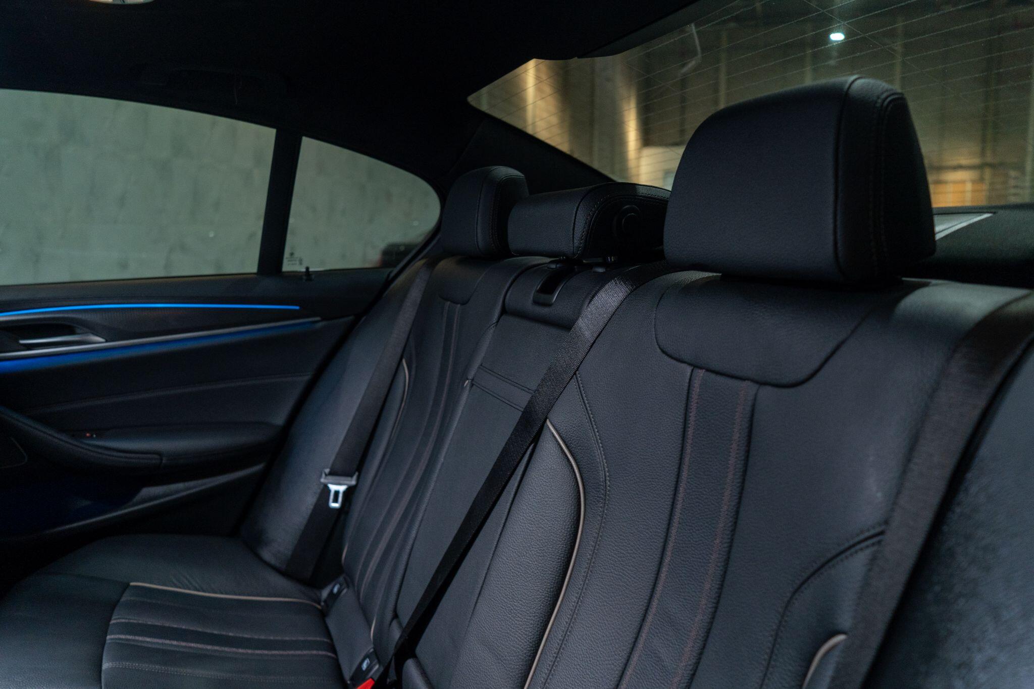 BMW 5 Series view 17