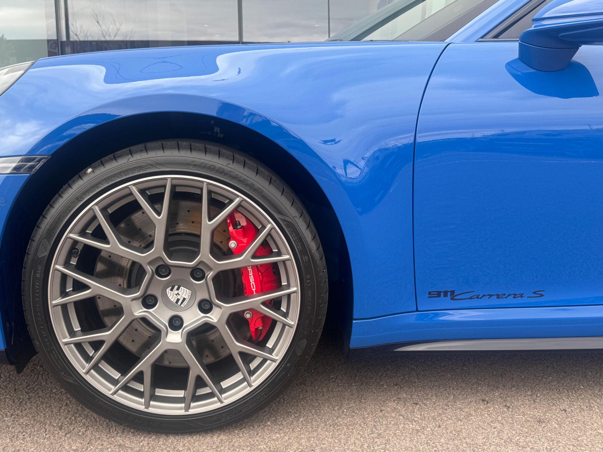 Porsche 911 view 25