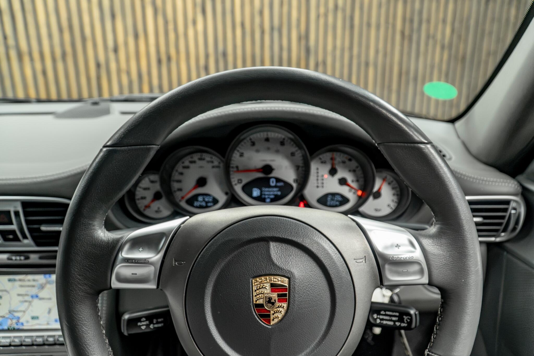 Porsche 911 view 33