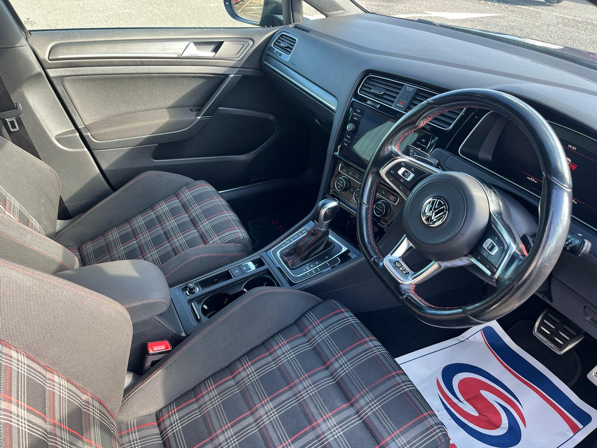 Volkswagen Golf view 12