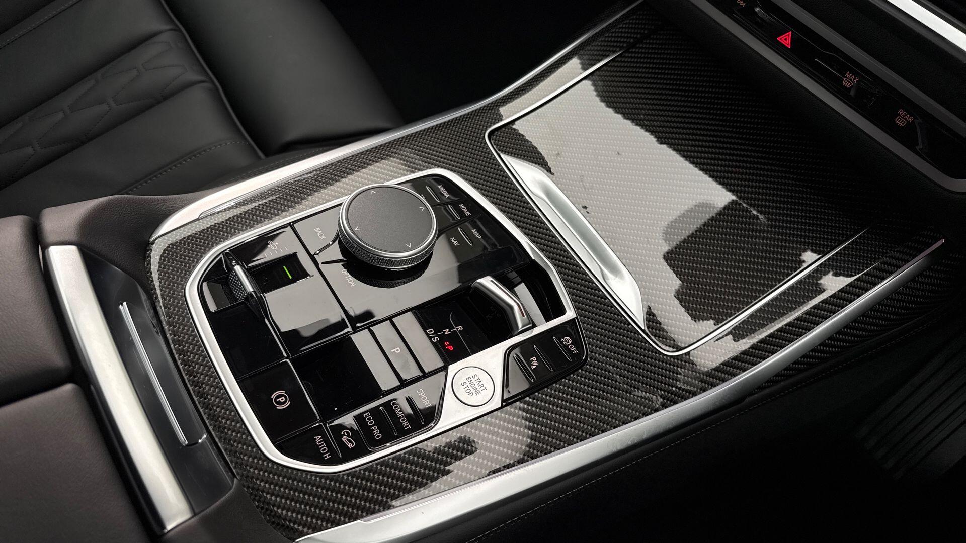 BMW X7 view 10