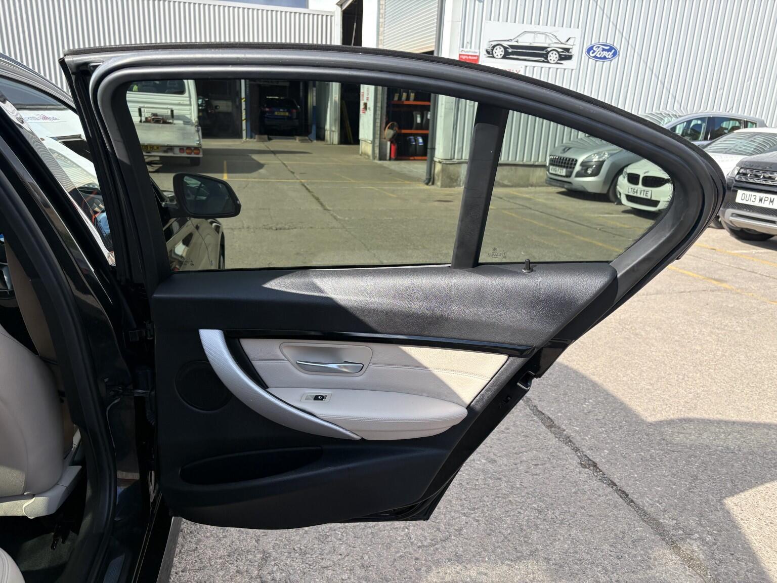 BMW 3 Series view 19