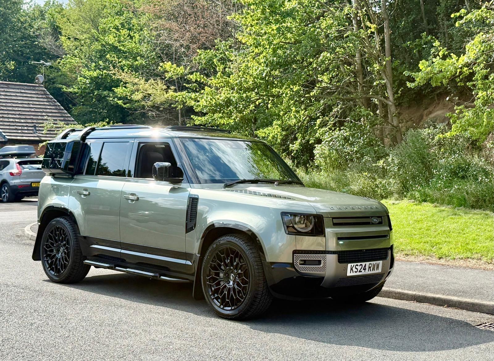 Land Rover Defender view 50