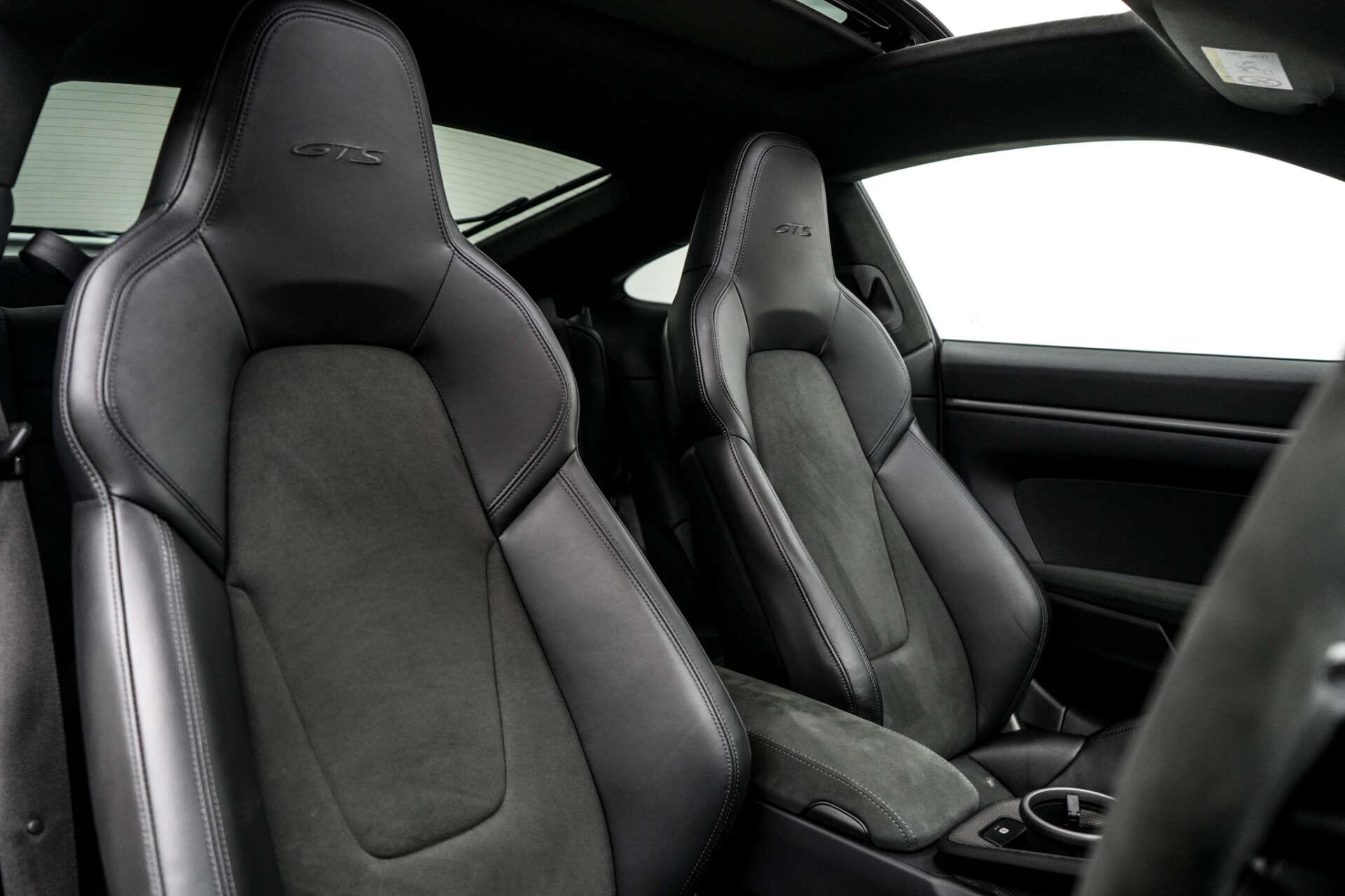 Porsche 911 view 22