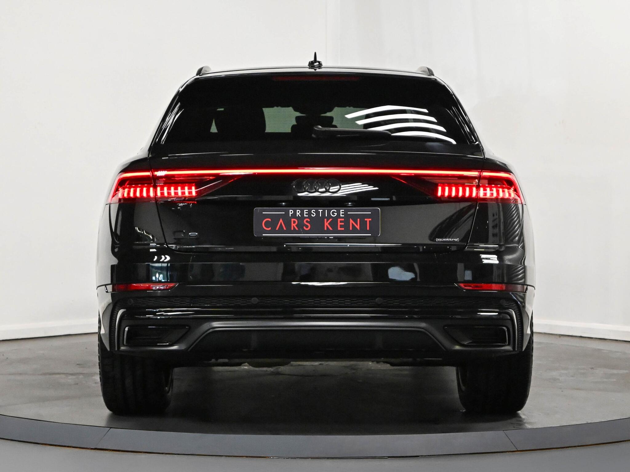 Audi Q8 view 6