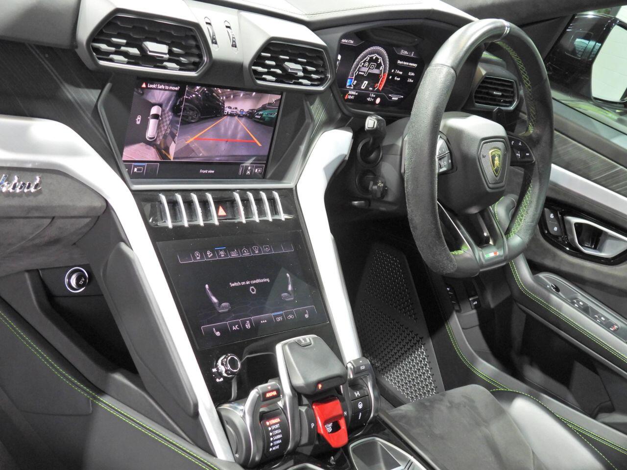 Lamborghini Urus view 34