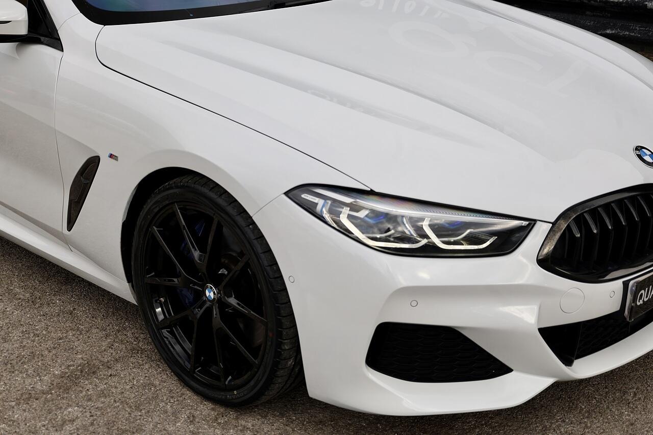 BMW 8 Series view 19