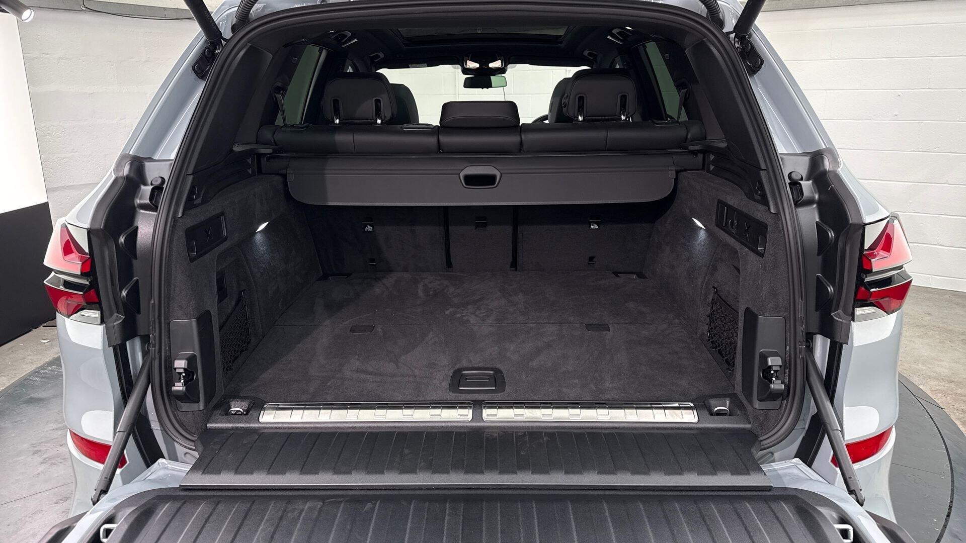 BMW X5 view 13