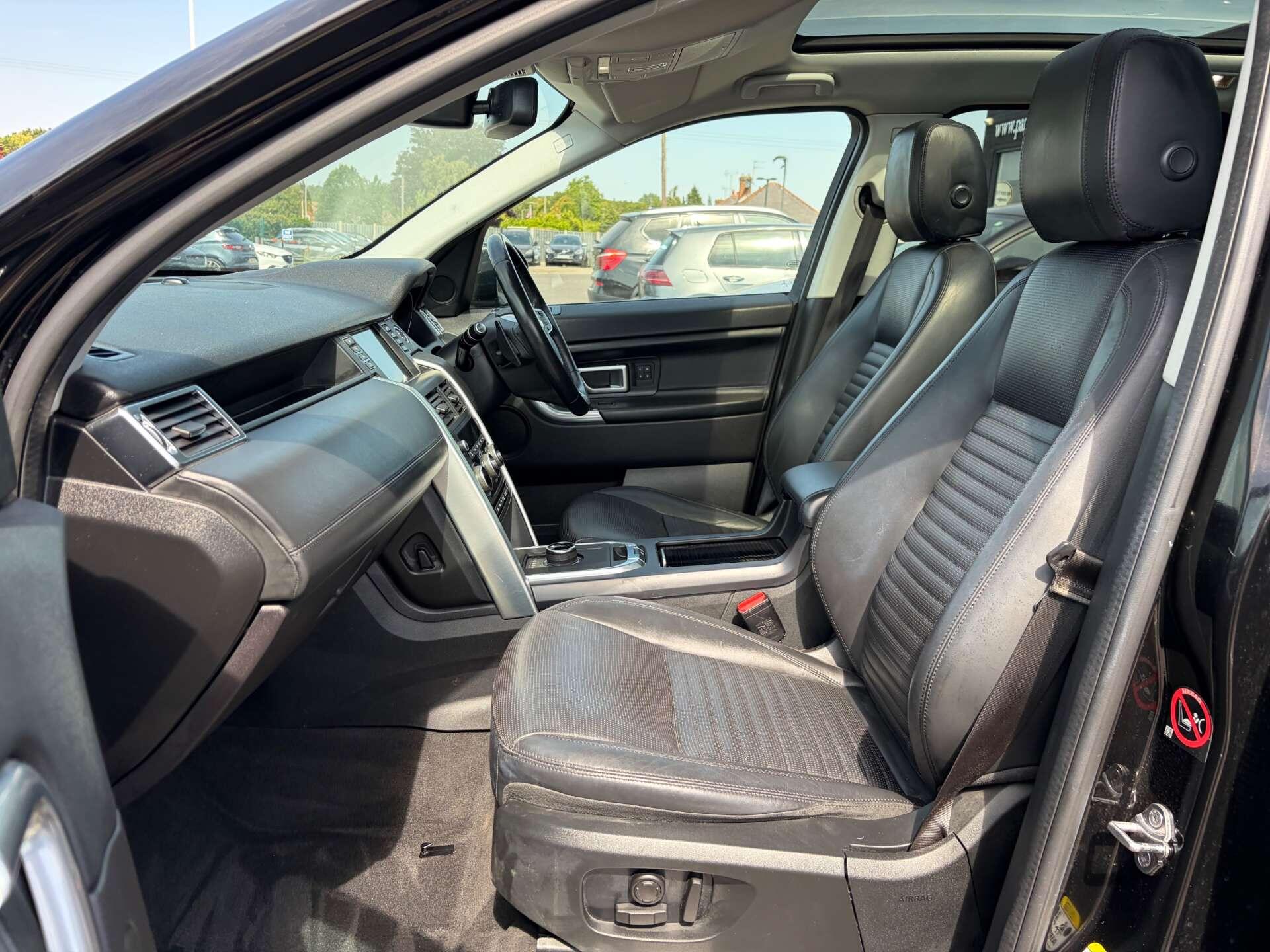Land Rover Discovery Sport view 15