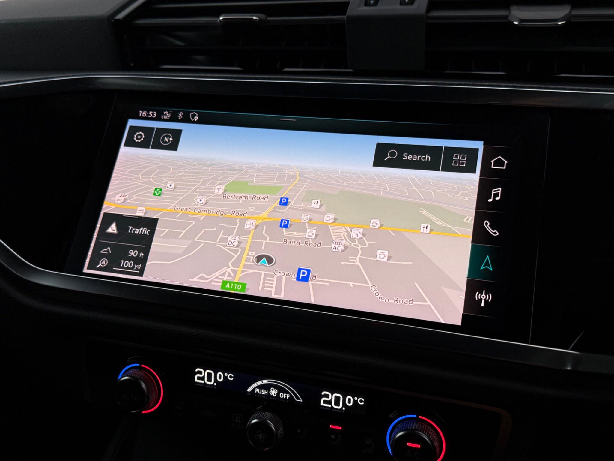 Audi Q3 view 28