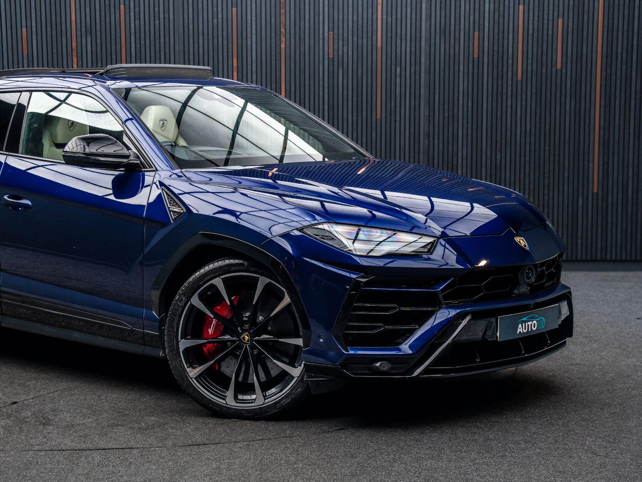 Lamborghini Urus view 9