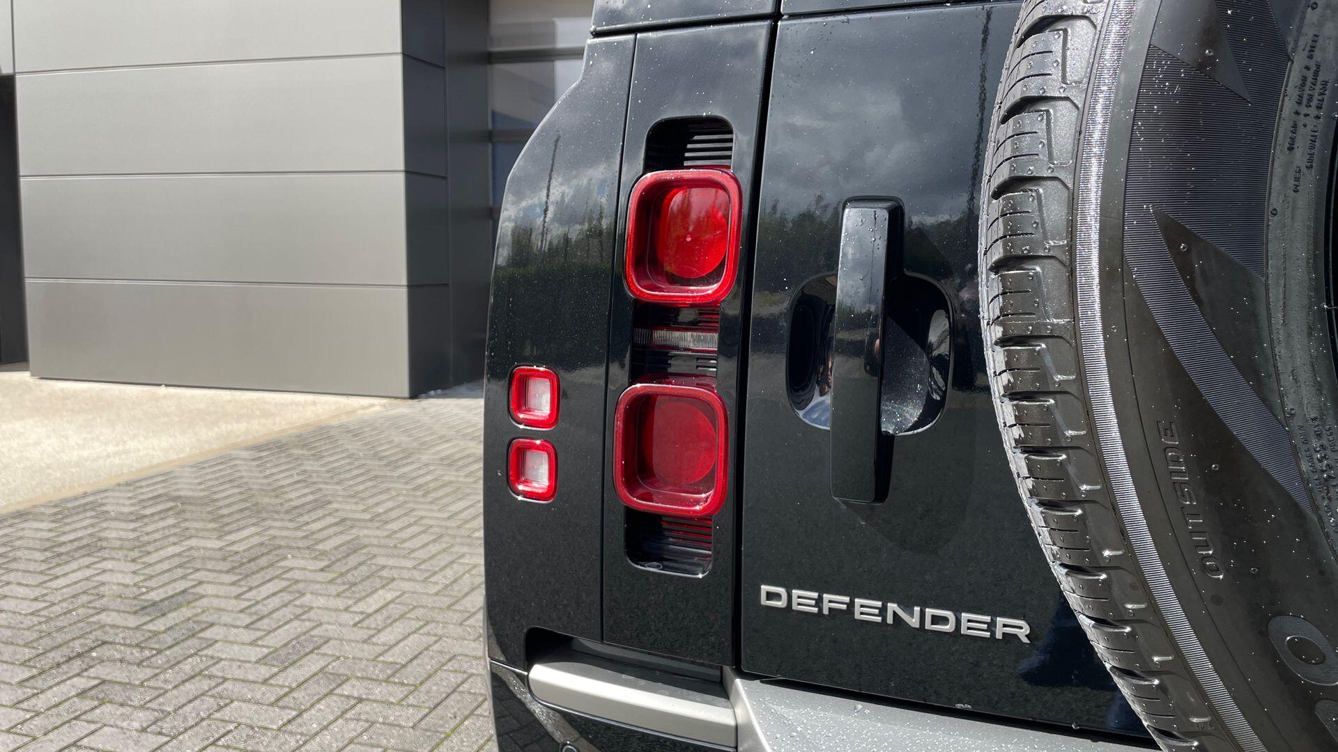 Land Rover Defender view 26